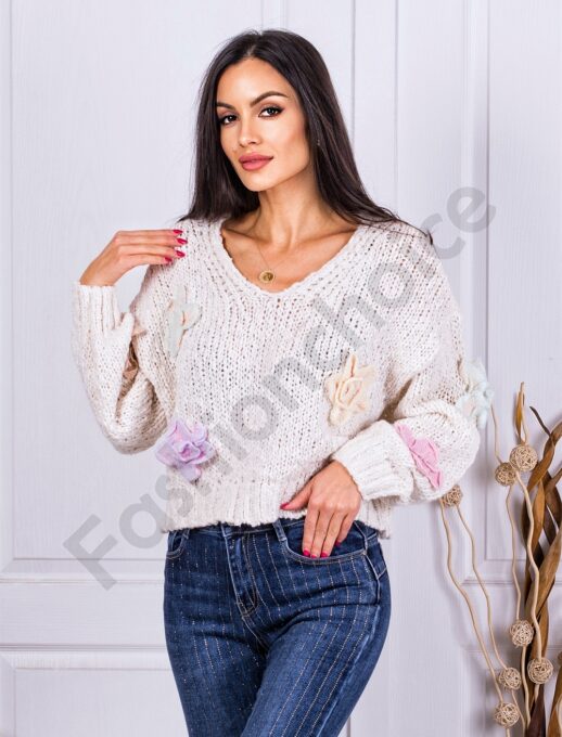Дамски пуловер с ефектни 3D цветя-екрю-код 23385-1