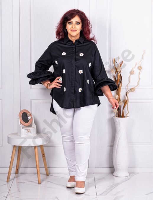 Прекрасна макси риза с апликация от цветя и кокетен ръкав-черно-код 961-2