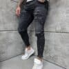 Мъжки Skinny дънки с черни кръпки и разнищване-черно-код 6267