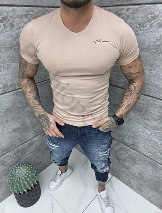 Mъжка Slim fit тениска с остро деколте и дискретна щампа-капучино-код 262012-1