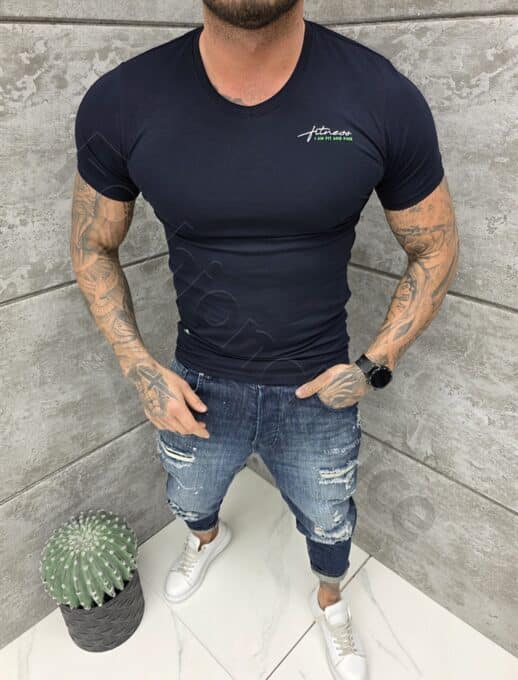 Mъжка Slim fit тениска с остро деколте и дискретна щампа-тъмносиньо-код 262012-5