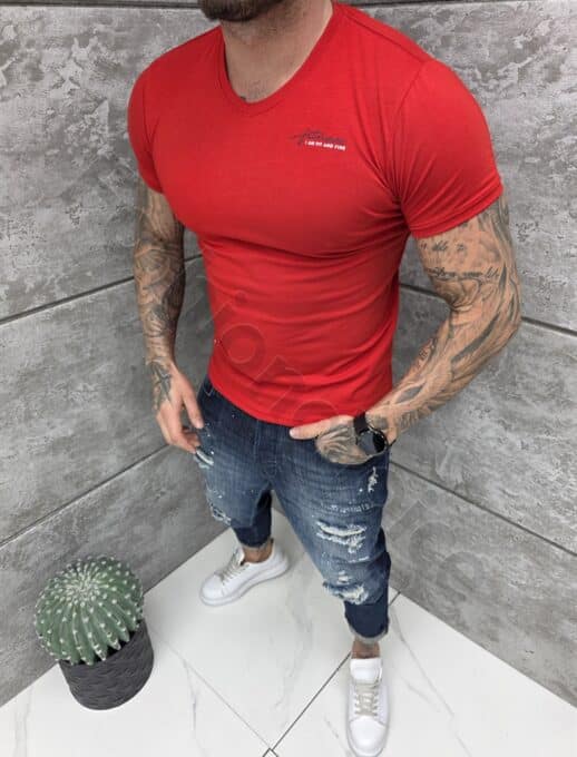 Mъжка Slim fit тениска с остро деколте и дискретна щампа-червено-код 262012-6