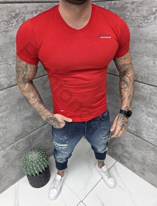 Mъжка Slim fit тениска с остро деколте и дискретна щампа-червено-код 262012-6