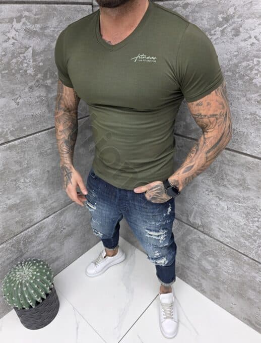 Mъжка Slim fit тениска с остро деколте и дискретна щампа-каки-код 262012-7