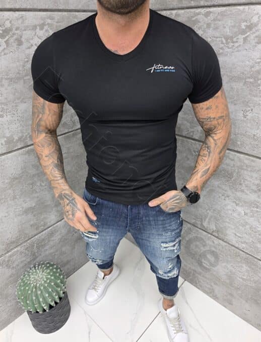 Mъжка Slim fit тениска с остро деколте и дискретна щампа-черно-код 262012