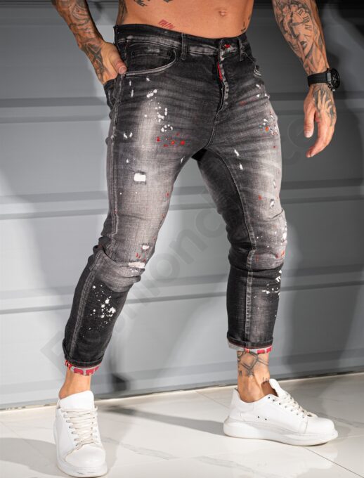 Мъжки черни Skinny дънки с накъсване и червени пръски-код 810-04