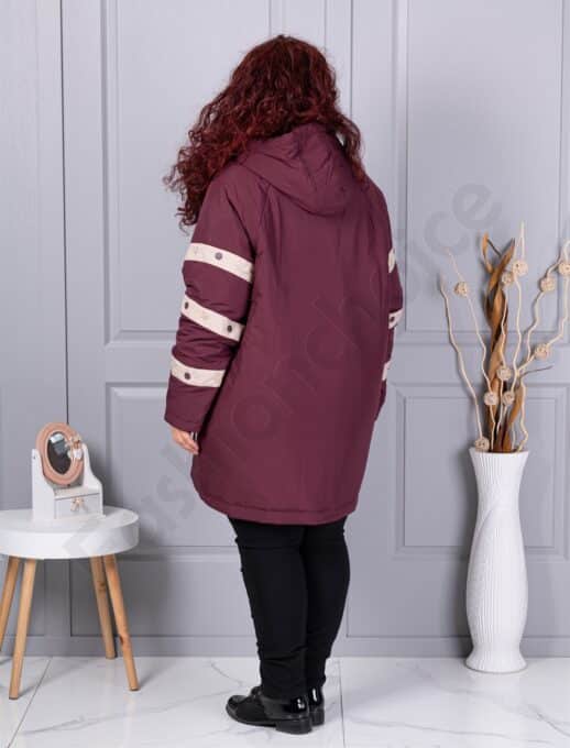 Плътно макси яке с качулка и контрастни декоративни ленти-бургунди-код 63163-2